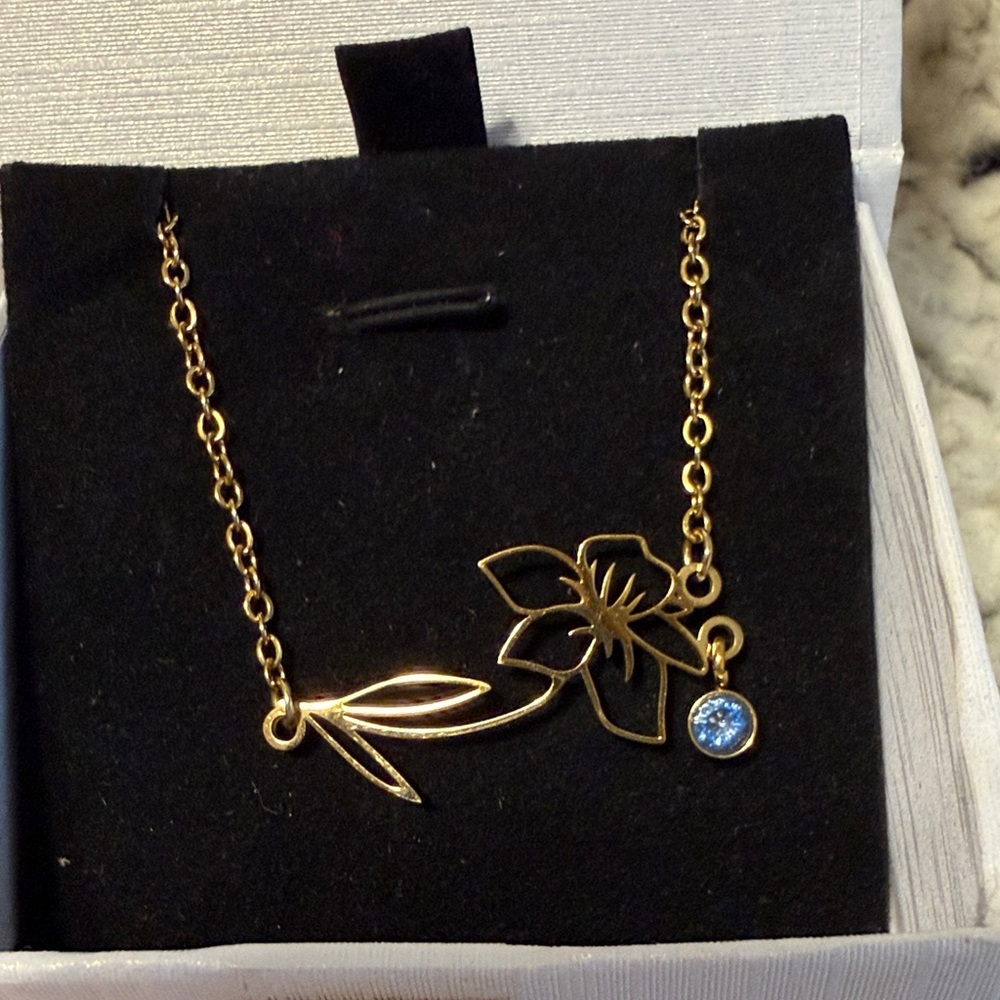Gold Floral bracelet with Blue Accent